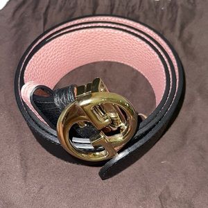 Pink and black Gucci belt
